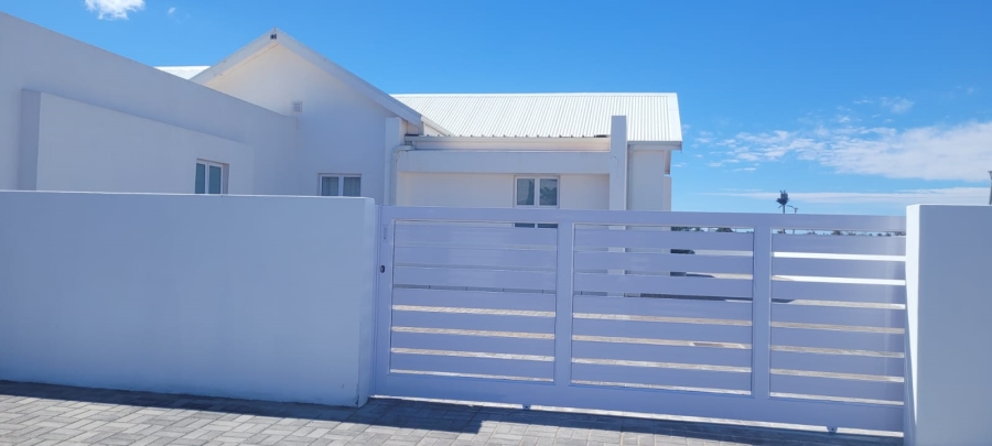 4 Bedroom Property for Sale in Golden Mile Western Cape